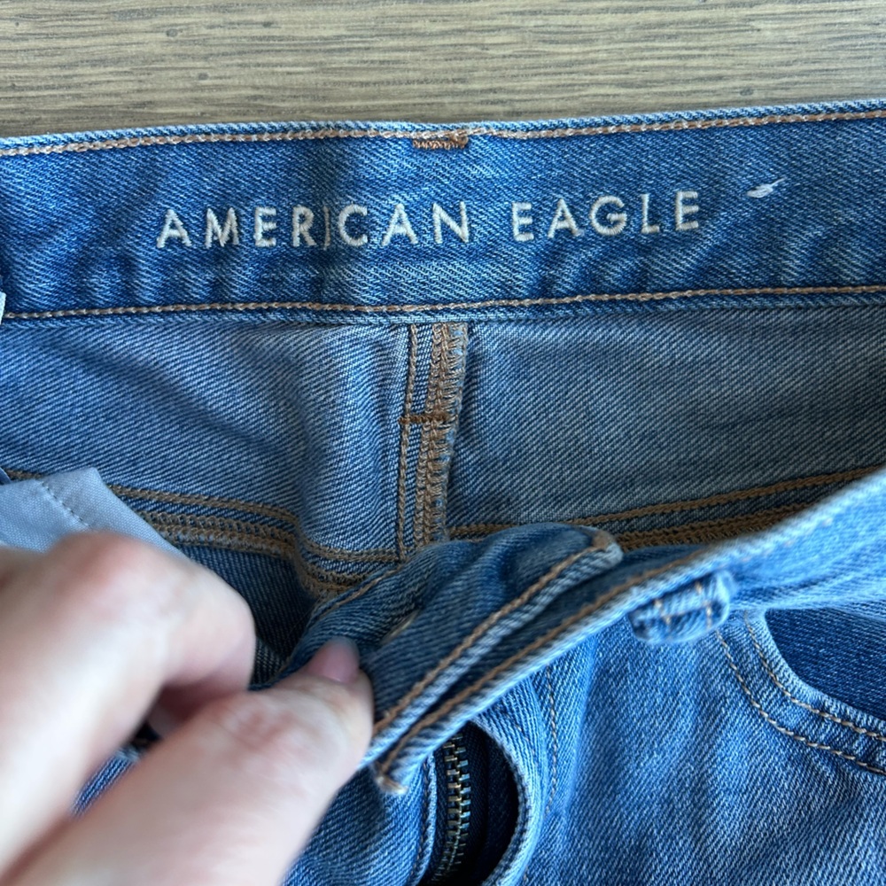 🦅 AE Mom Jeans - Picture 2 of 6